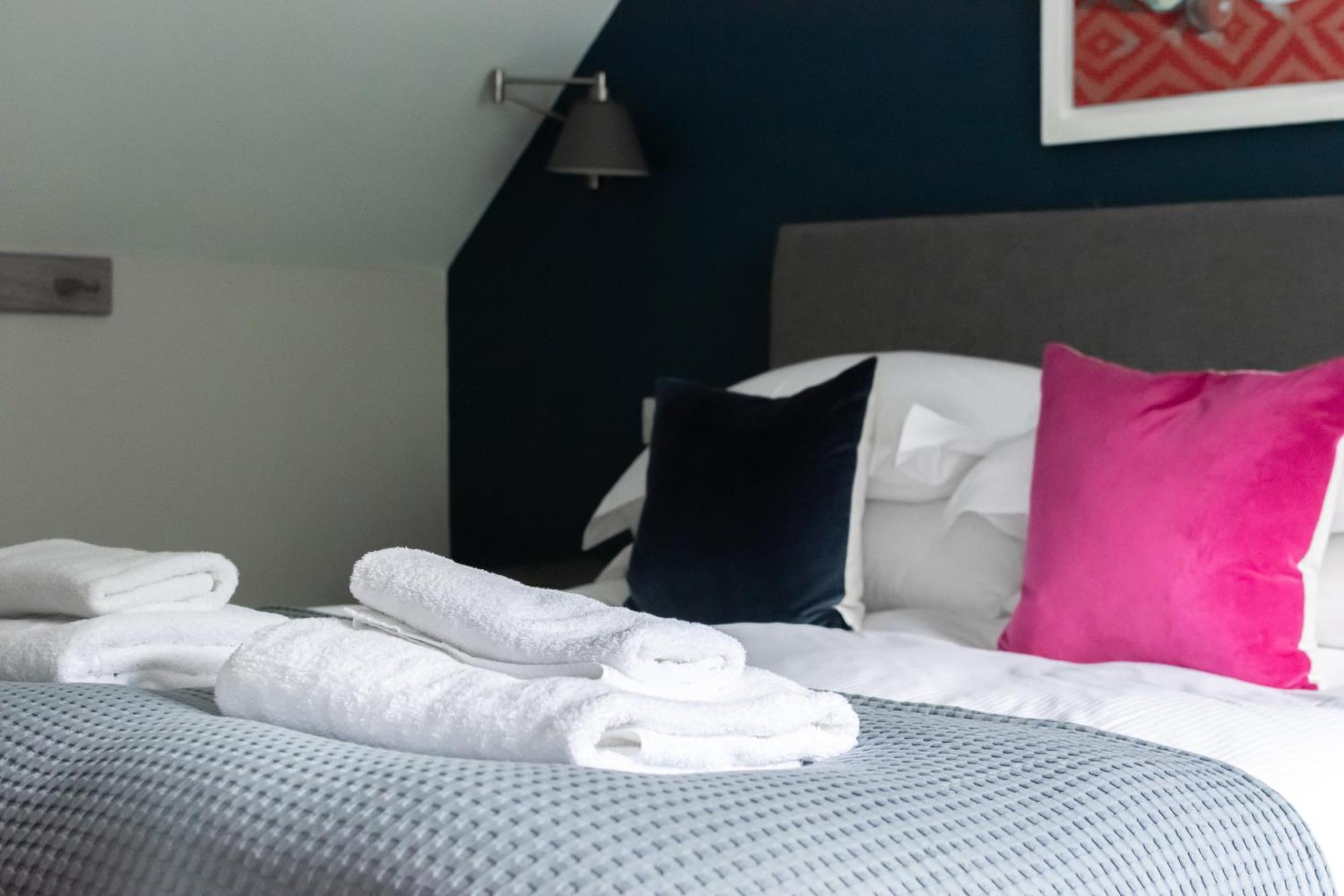 The Stump Hotel Cirencester Room photo