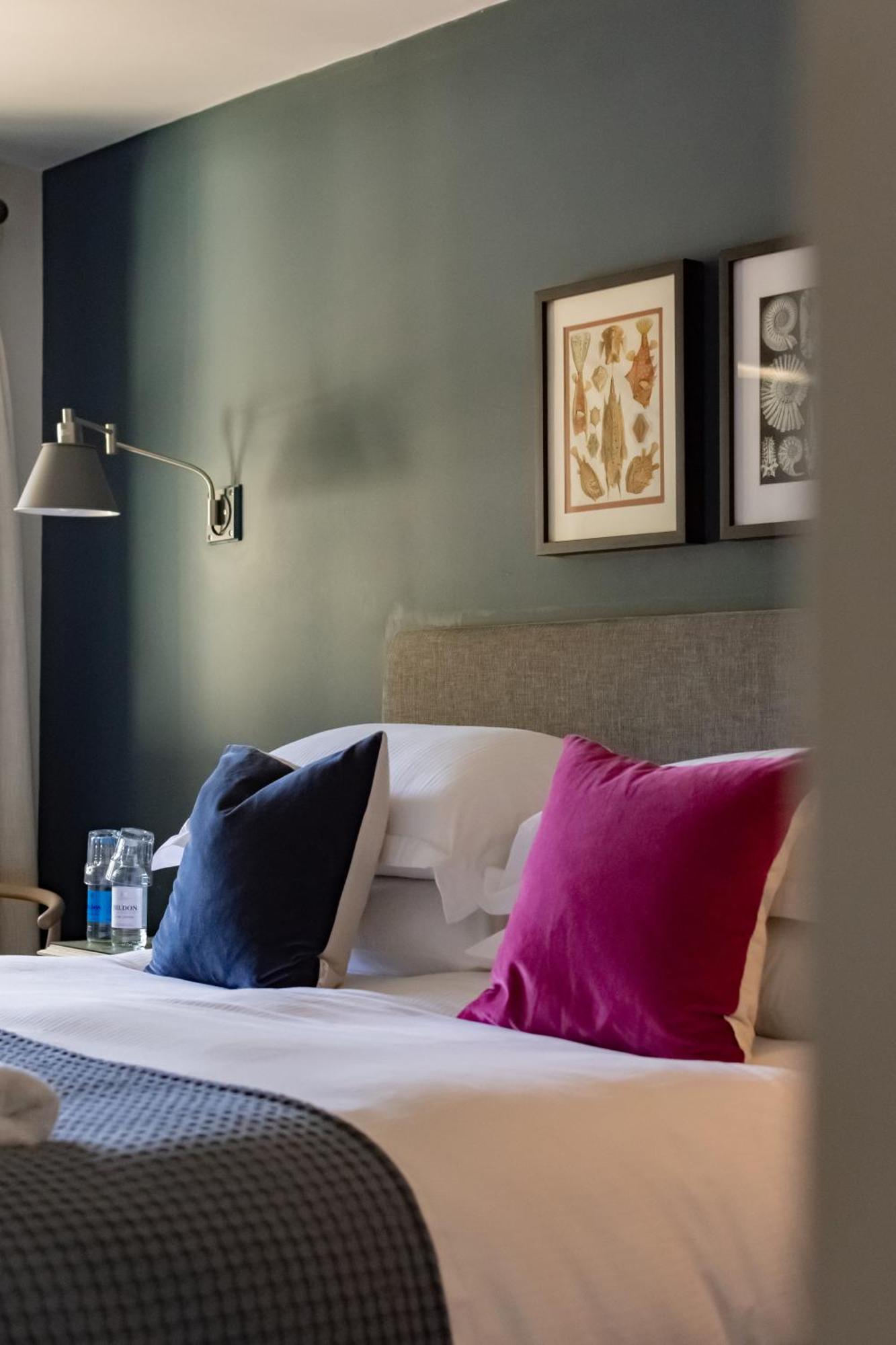 The Stump Hotel Cirencester Room photo