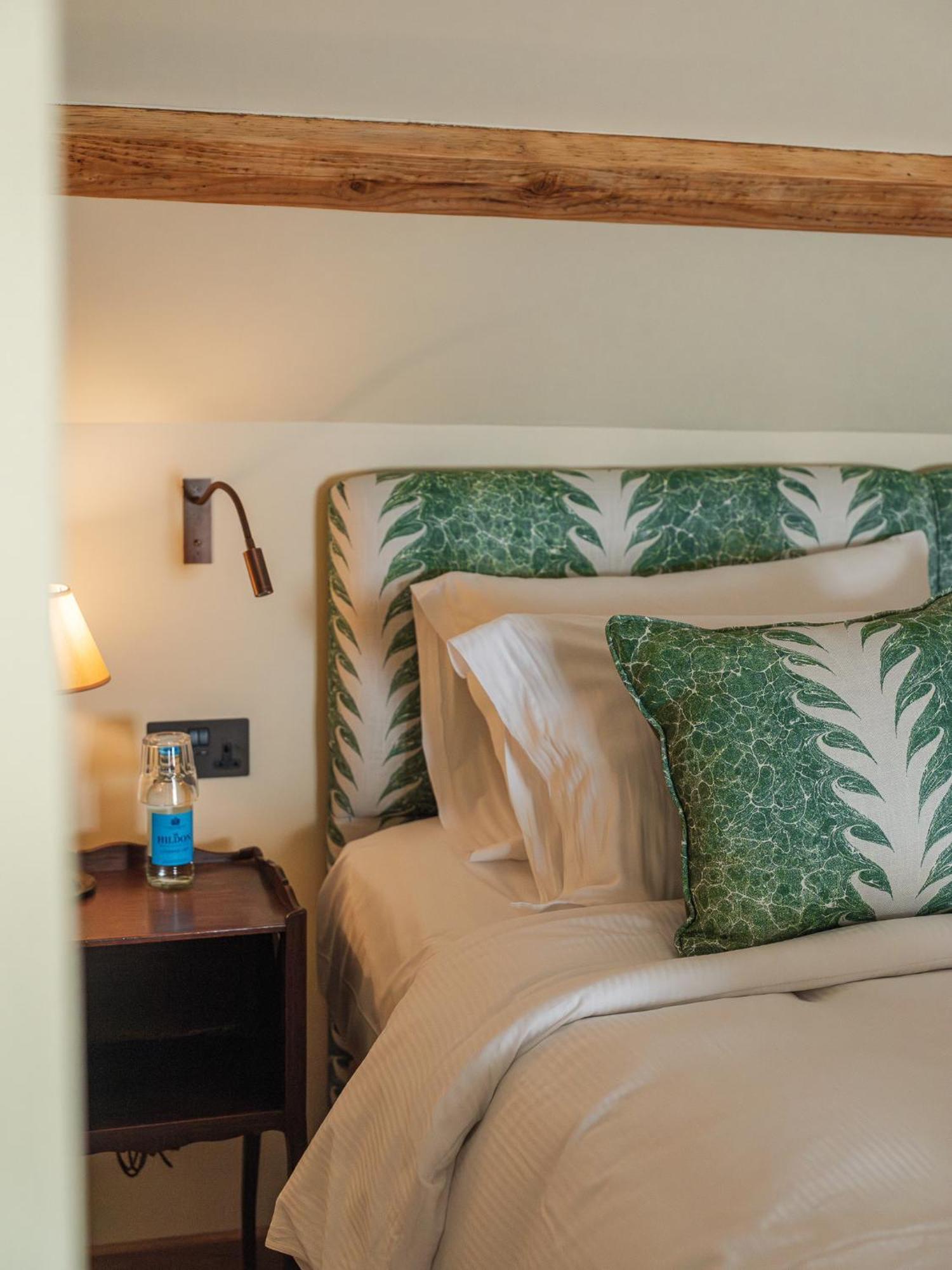 The Stump Hotel Cirencester Room photo